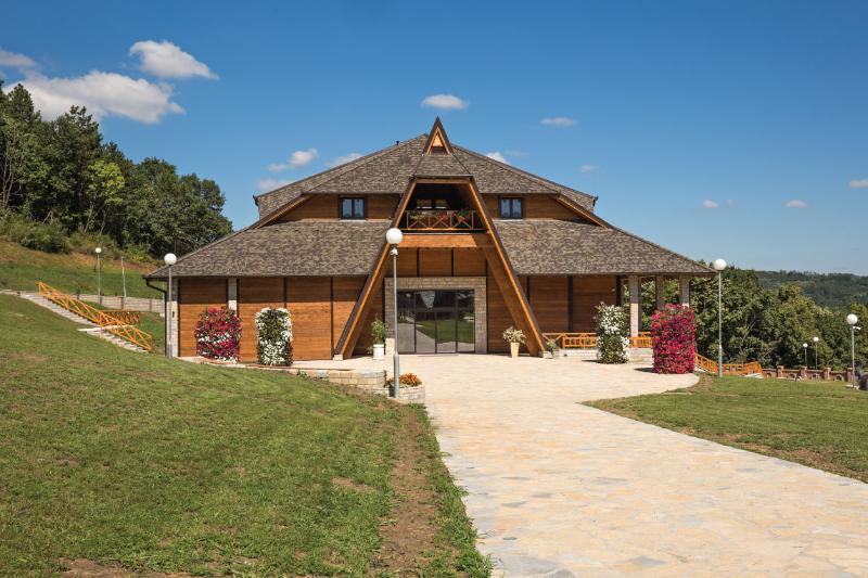 Etno Complex Vrdnicka Kula Hotel Vrdnik Ngoại thất bức ảnh